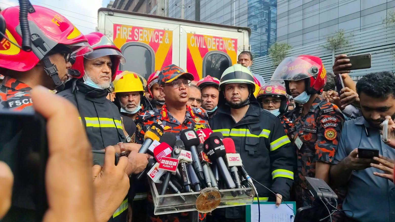 ড্রাগ ইন্টারন্যাশনালের আগুন নিয়ন্ত্রণে, ঘটনাস্থলে ফায়ার সার্ভিসের মহাপরিচালক
